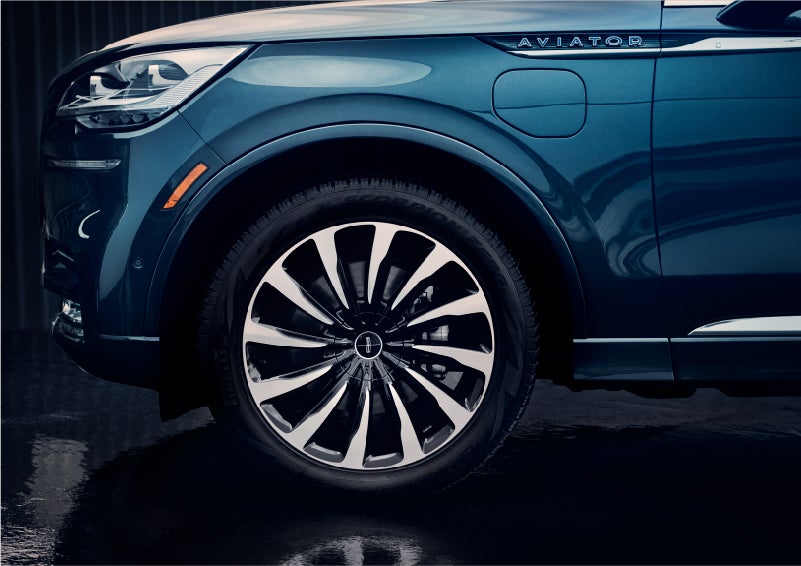 The 2023 Lincoln Aviator® Black Label Grand Touring model with unique 12-spoke wheel | Bluebonnet Motors Lincoln in New Braunfels TX